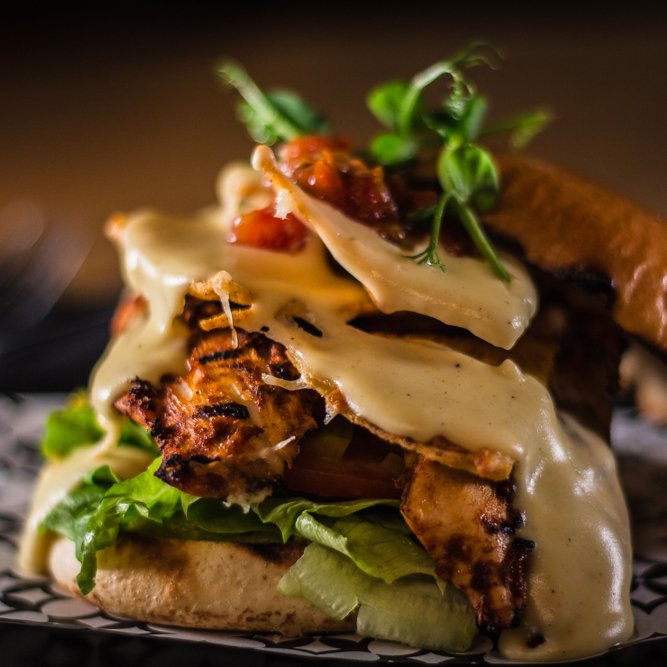 Our Nacho Chipotle Chicken burger is magnífico!🧀

With salsa, smoked gooey cheese, guacamole &amp; homemade thick chips.
-
#elpaso #latinamerican #mexican #streetfood #bar #margarita #grill #newcastle #jesmond