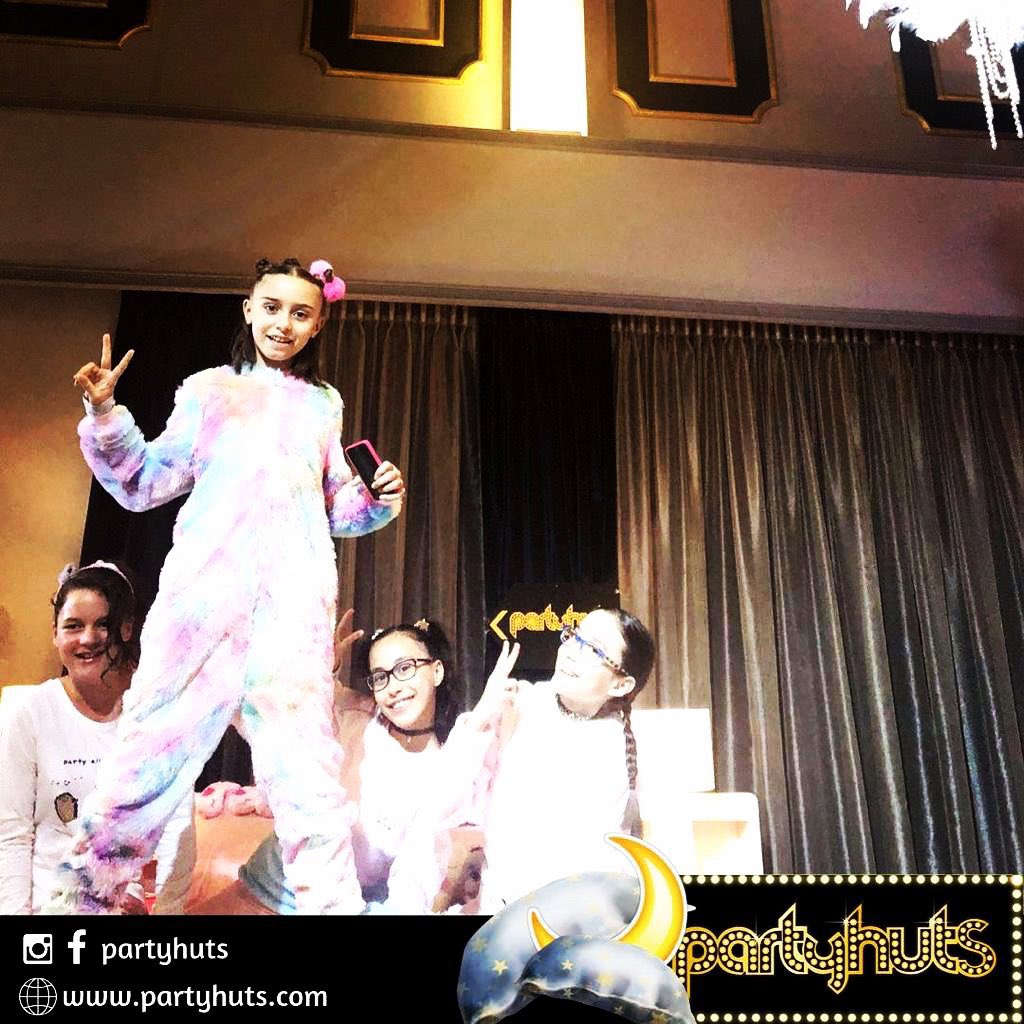 Partyhuts's tweet photo. Herkes pijamalarını giysin ama uyumak yok🎀 💓💅🏼🛌 parti başlasın😎🌙⭐🌓 #thebestpartyplaceintown #mekansizekapanıyor #heryaşaparti #pijamapartisi #pamperparty #partyhuts #çayyolu #parkcaddesi #ankara https://t.co/Nwa34EZaTw