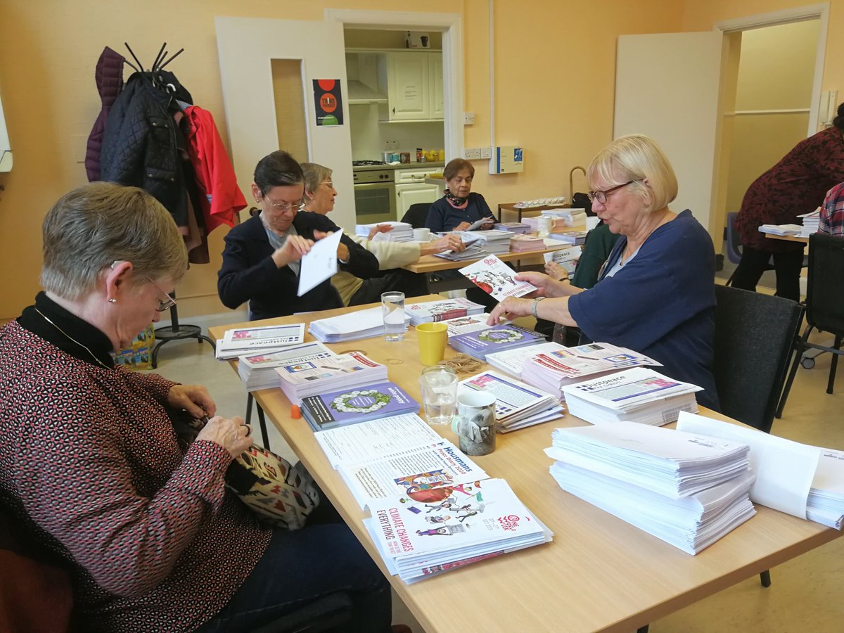 paxchristiEW's tweet photo. The Pax Christi volunteers are hard at work getting the mailing done today and of cause lots of cookies and cups of tea are being provided. Good job everyone!👍
#mailingday #volunteering #workinghard #tuesdayvibes #london https://t.co/UYZwGd2dK7