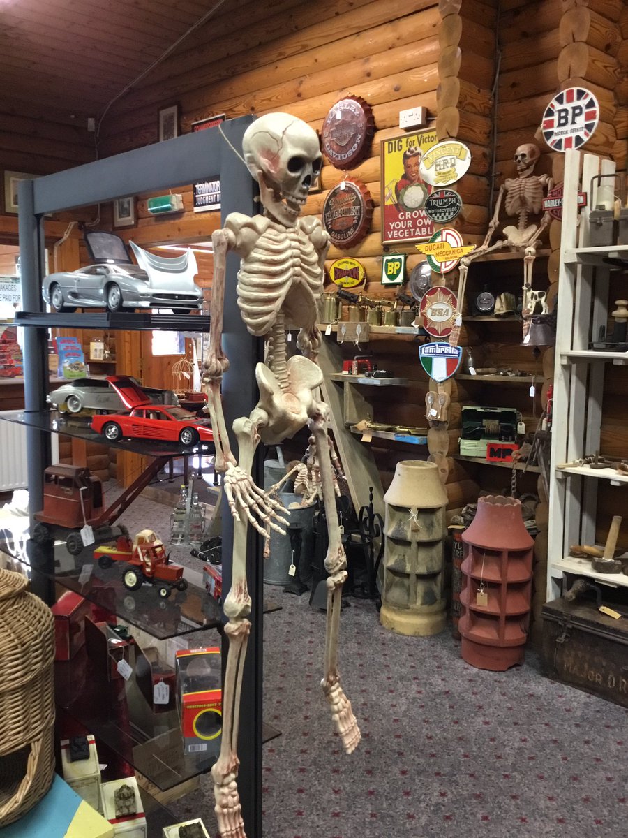 WardonHill's tweet photo. Skeleton staff @WardonHill this week! Over 60 traders of #antiques #vintage #collectables #gifts along with the #tearoom Level access, plenty of free parking and dog friendly https://t.co/6Do6QqiOPH