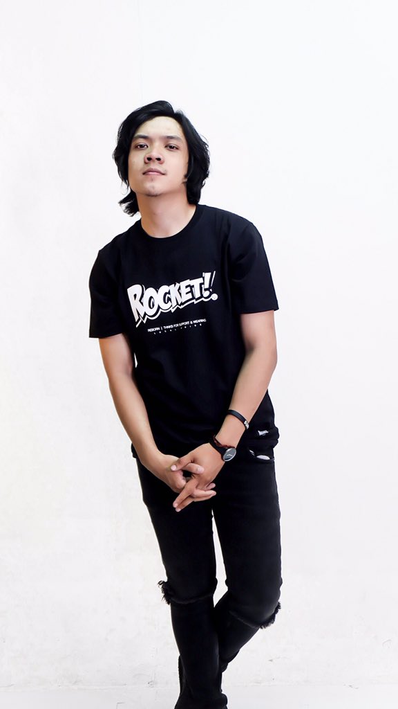 New arrival
REBORN "Rocket! Reborn" 
_________________________________
Price : 125k
For order: 
WA: 0852-6010-1661
#rocket #bravenewworld #rocketstore  #newcatalog #rawkthistown #wholesale #rocket #distributor #varsity #varsityjacket #hoodie #jacket #lithium #newbase #rocketstory