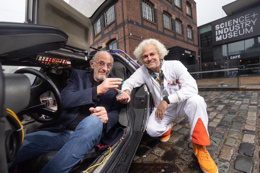 PalaceAndOpera's tweet image. GREAT SCOTT! @BTTFmusical just announced @rogerbartoffic will be playing Doc Brown!⚡ 

...and to hand over the keys to the Delorean, he was joined by the one &amp;amp; only @DocBrownLloyd! If you were gonna announce your Doc, why not do it with some style 😎