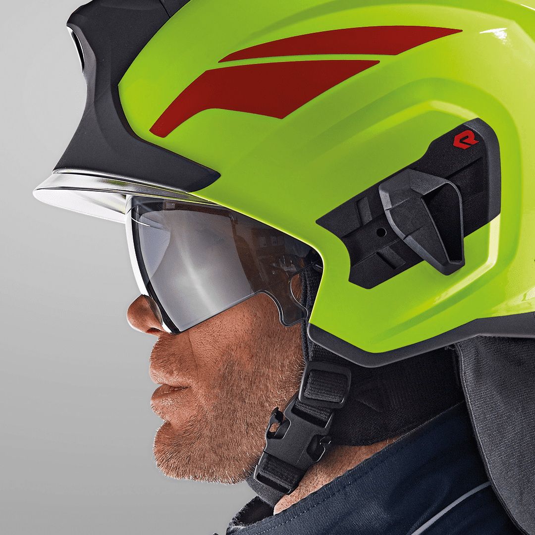 RosenbauerGroup's tweet photo. #Firefighting helmets protect against deadly dangers and prevent irreversible damage. Special emphasis is placed on facial and eye protection. ⛑️👀
Learn more about the requirements for #visors for firefighting helmets on the #Rosenbauer Blog: 👉 https://t.co/jCrQrGAXL4 https://t.co/j4PXzyJEj0