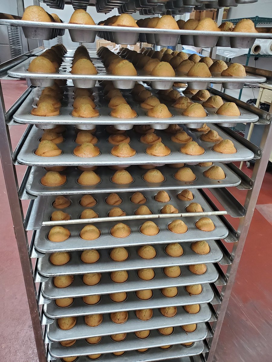 JCPSChef_Byrd's tweet photo. Silver lining to working earlier than usual, the smell of fresh baked muffins ๐ https://t.co/30GgcjUr78