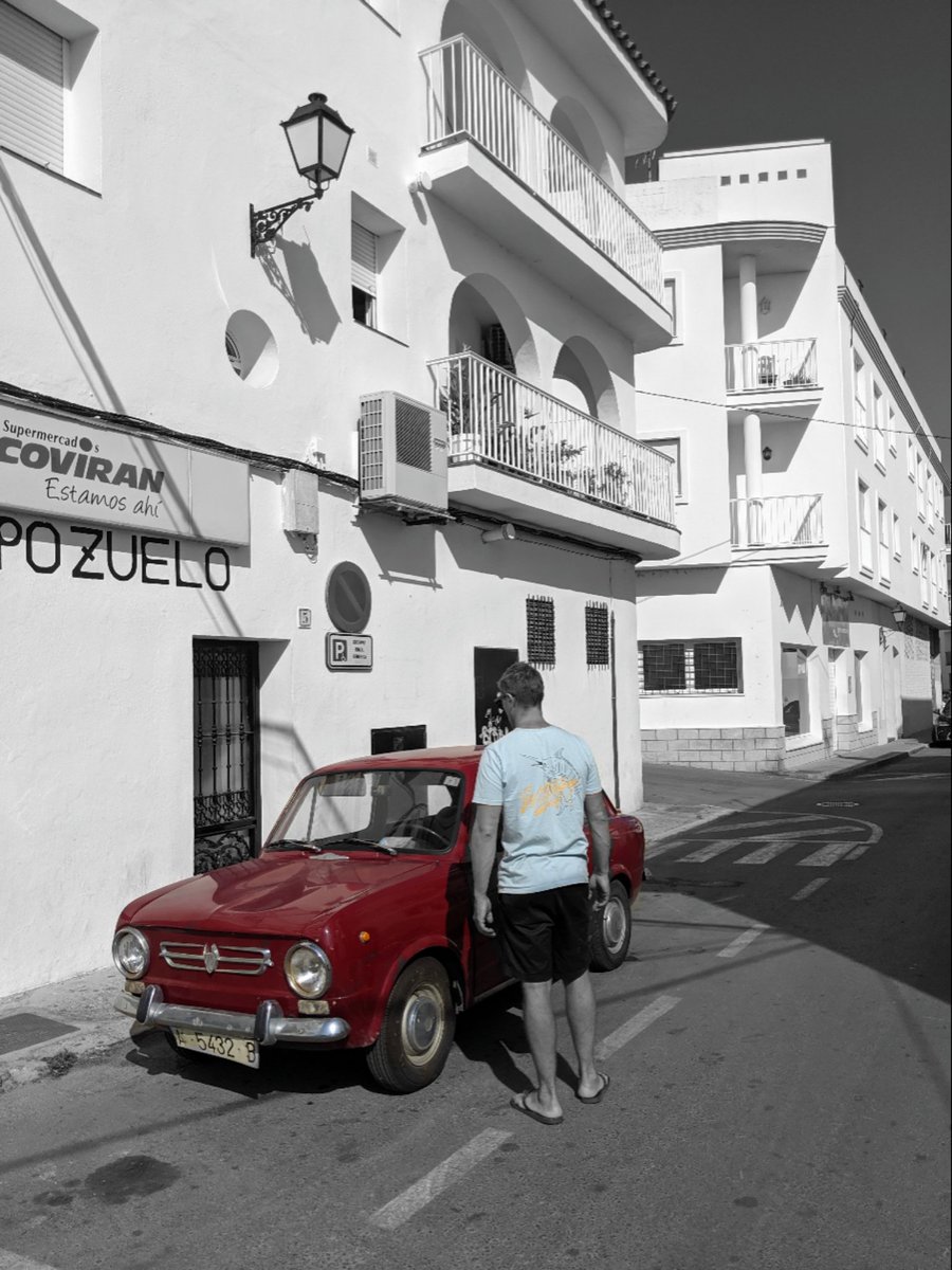 We saw this little beauty on our recent trip to Spain with <a href="/WittSurfShop/">Wittering Surf Shop</a> We think its a <a href="/SeatSpain/">Grupo Seat</a> 850? Are we correct? #classiccars <a href="/SEATUK/">SEAT UK</a> 🚗