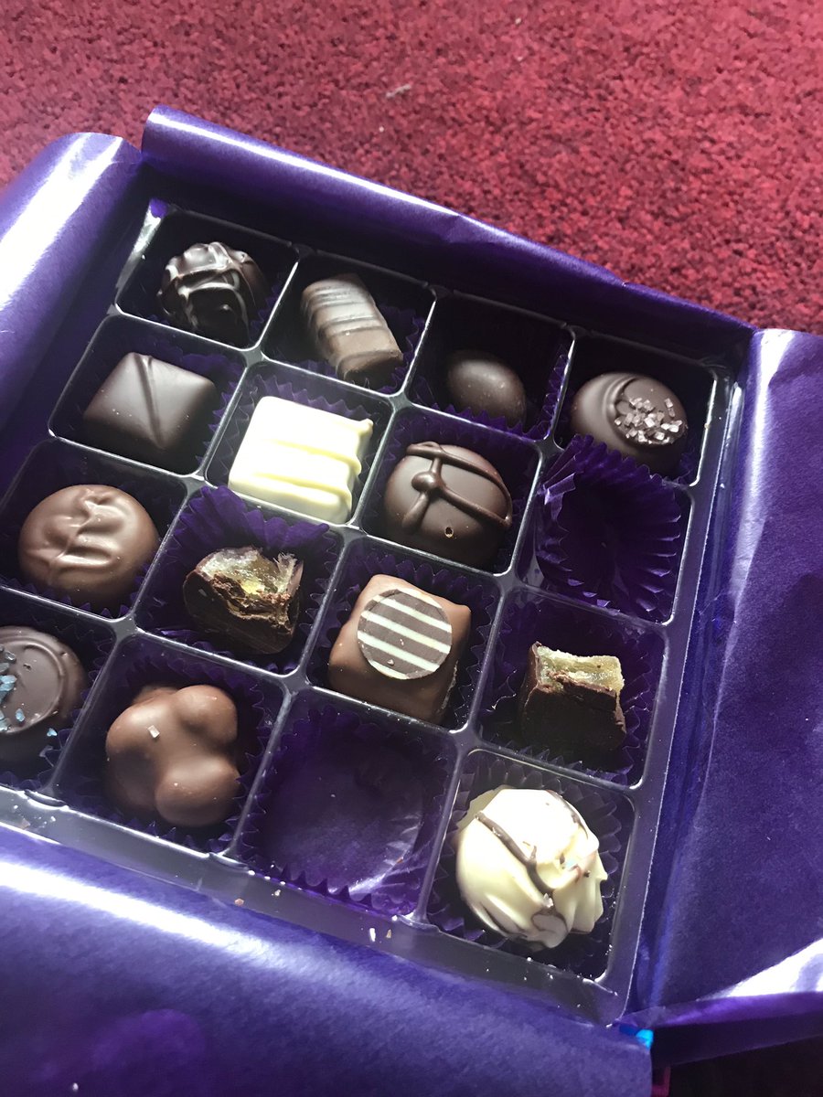 caleetweet's tweet photo. 😩 Faulty box of @Prestat...two crystalised gingers &amp; no raspberry fondant! Typical...I bloomin hate ginger 🤢😂 https://t.co/Rqrq4WjxxE
