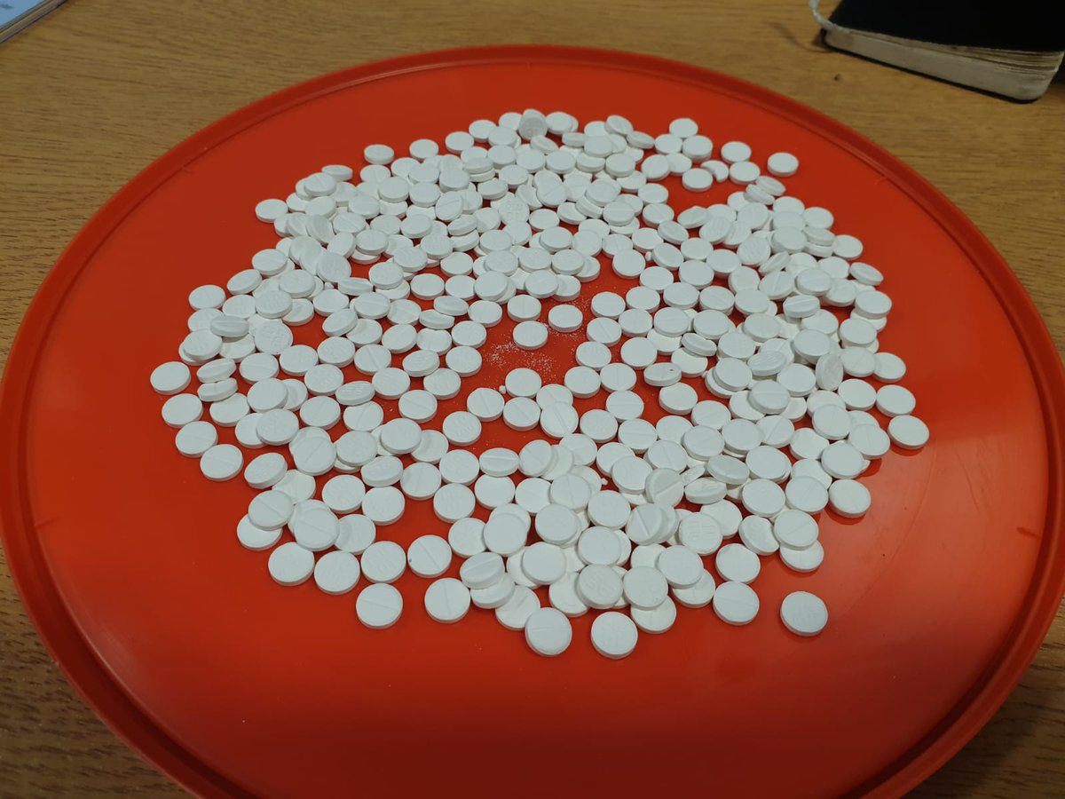 PSOSGlasgowCity's tweet photo. Officers from the Divisional Violence Reduction Unit were on patrol in the city centre yesterday. 7 offenders were allegedly found in possesion of controlled drugs, including those with intent to supply others. Reports submitted to the Procurator Fiscal.  #DVRU #KeepingPeopleSafe https://t.co/GES7iWg1Np