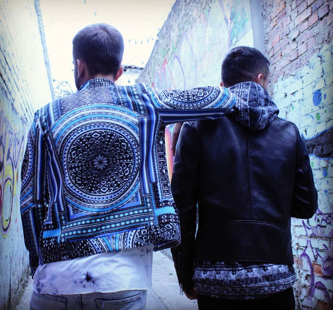 LegatoModa's tweet image. Nos tomamos las calles!!! Siguenos en instagram instagram.com/legatomoda/?hl…
#legato #chaquetas #jackets #prints #menswear #hechoencolombia