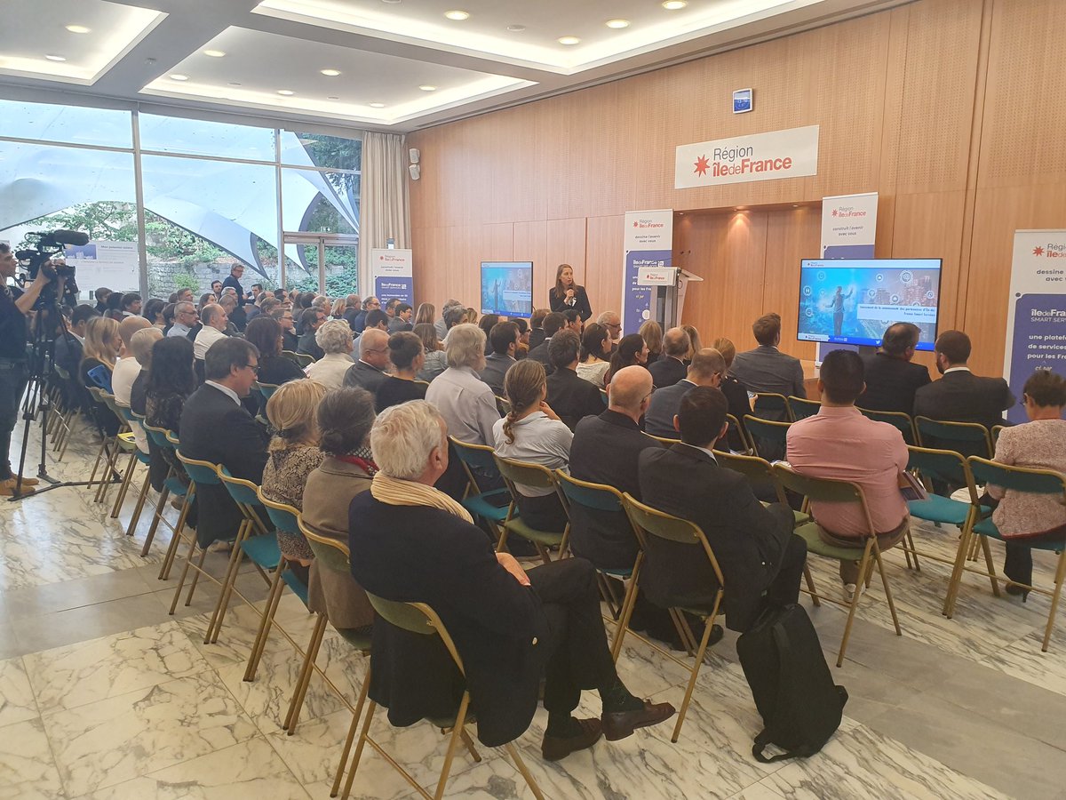 iledefrance's tweet photo. Lancement d'Île-de-France Smart Services, la plateforme régionale de services numériques et durables pour tous les Franciliens en présence de la communauté des partenaires. #IDFSmartServices https://t.co/bOphPMF3dY