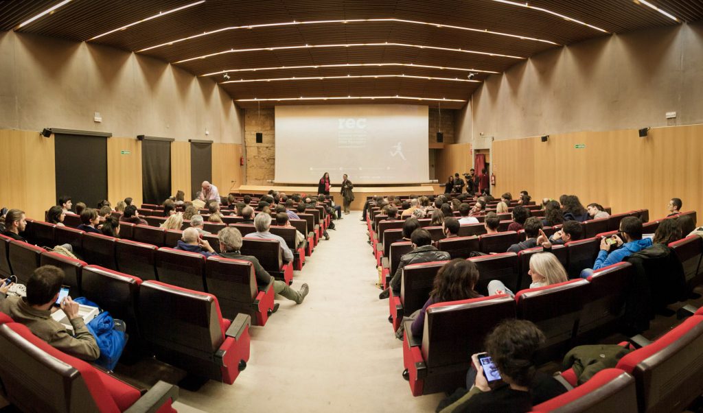 TGNAjuntament's tweet image. 🎞 Obertes les convocatòries per al Festival @RECtgn 2019 per a les seccions #PrimerTest, #OperaPrima i #AutorsdeTarragona.

Fins al dia 31 d’octubre (i 26 d’octubre en el cas d’Autors de #Tarragona) hi ha temps per a participar-hi! 

ℹ ow.ly/LiS330pIlsG 
#REC19