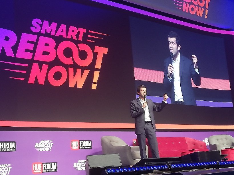 [#HUBFORUM] 
<a href="/AlexandreViros/">Alexandre Viros</a> : "Nous ne ferons jamais arriver un train à la porte des gens. Il faut penser à coopérer avec les modes de transport qui peuvent attendre le voyageur en bas de chez lui. Qu’il s’agisse d’un véhicule partagé, d’un VTC, d’un bus comme d’une trottinette"
