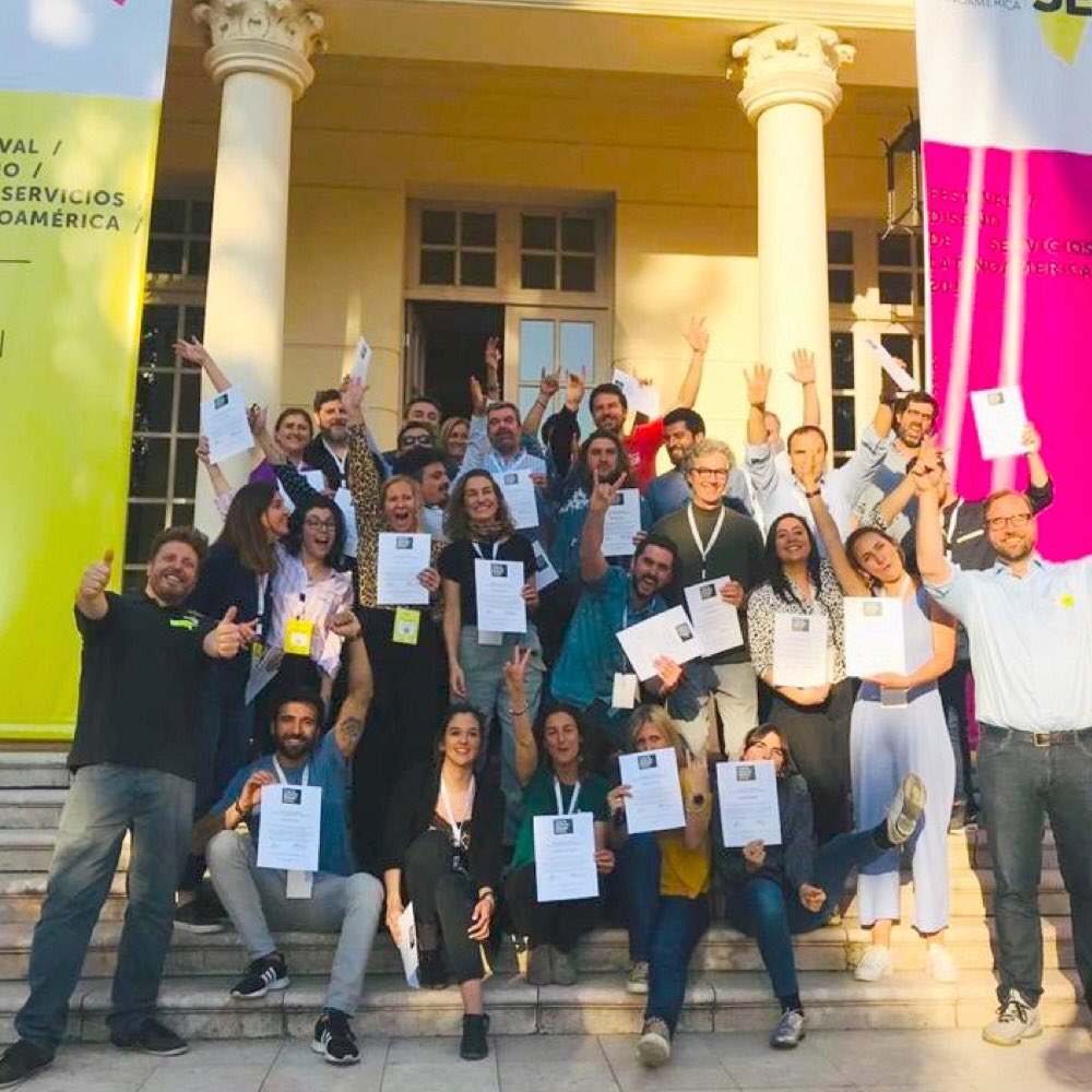 dschoolum's tweet photo. Service Design Doing | Nuestros Coaches y miembros de la Dirección de Emprendimiento participaron de esta experiencia que nos ayudará a potenciar el espíritu de la D-School en el ADN🧬 de la Universidad Mayor ! 
.
 #diseño #umayor #emprendimiento #dschool #EspirituEmprendedor https://t.co/4lCYv3EnaW