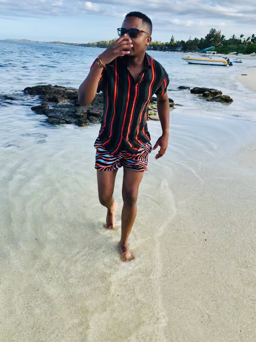MattShiindi's tweet photo. Right here looking for my honeymoon spot like ☘️🕺🌊.
#longbeachmauritius https://t.co/ZwzkiAnuJF