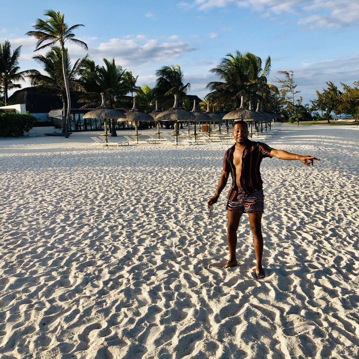 MattShiindi's tweet photo. Right here looking for my honeymoon spot like ☘️🕺🌊.
#longbeachmauritius https://t.co/ZwzkiAnuJF