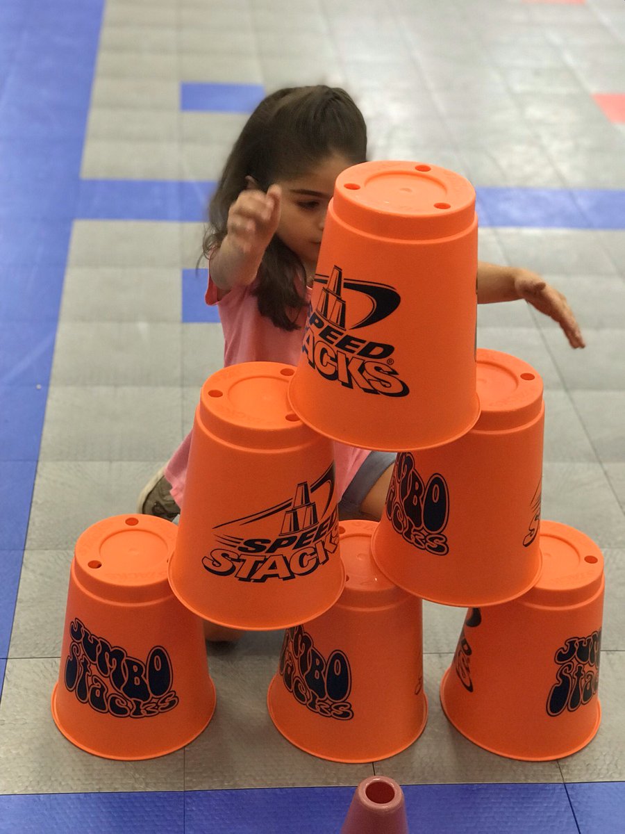 Love the sense of focus and wonder our students have when working with @SpeedStacksInc. @MRobinsonElem @MRobinsonPE #PhysEd #speedstacks #jumbostacks #wearemrobinson #makinglearningmagical