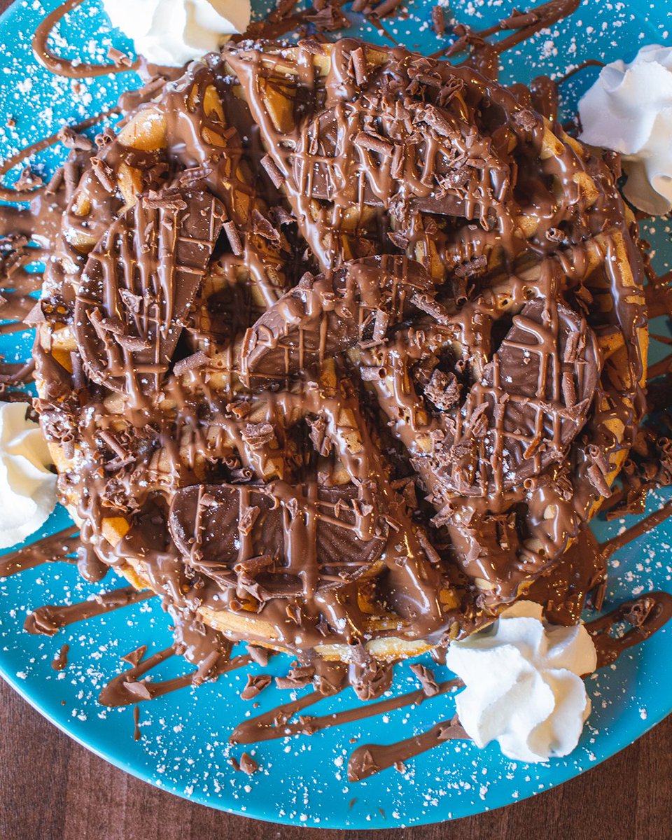 tubbeesdesserts's tweet photo. It's not Terry's, it's Tubbees!
Chocolate orange, smothered in Belgian chocolate sauce then topped with chocolate curls. Available NOW as a waffle, crepes, pancake stacks or fudge puppies. 😍👌
#tubbees #nitrolab #desserts #glasgow #terrysorange #chocolate #waffles #pancake https://t.co/Iz9MzpXev3