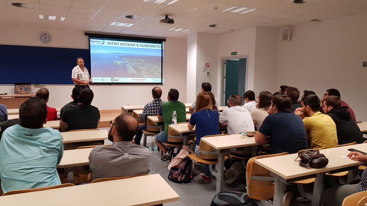 betabeersESTR's tweet photo. Turno de Paco Saucedo en #bbESTR con su charla Intro a Contenedores Dokcer y Kubernetes
#betabeers https://t.co/bTW9m0007g