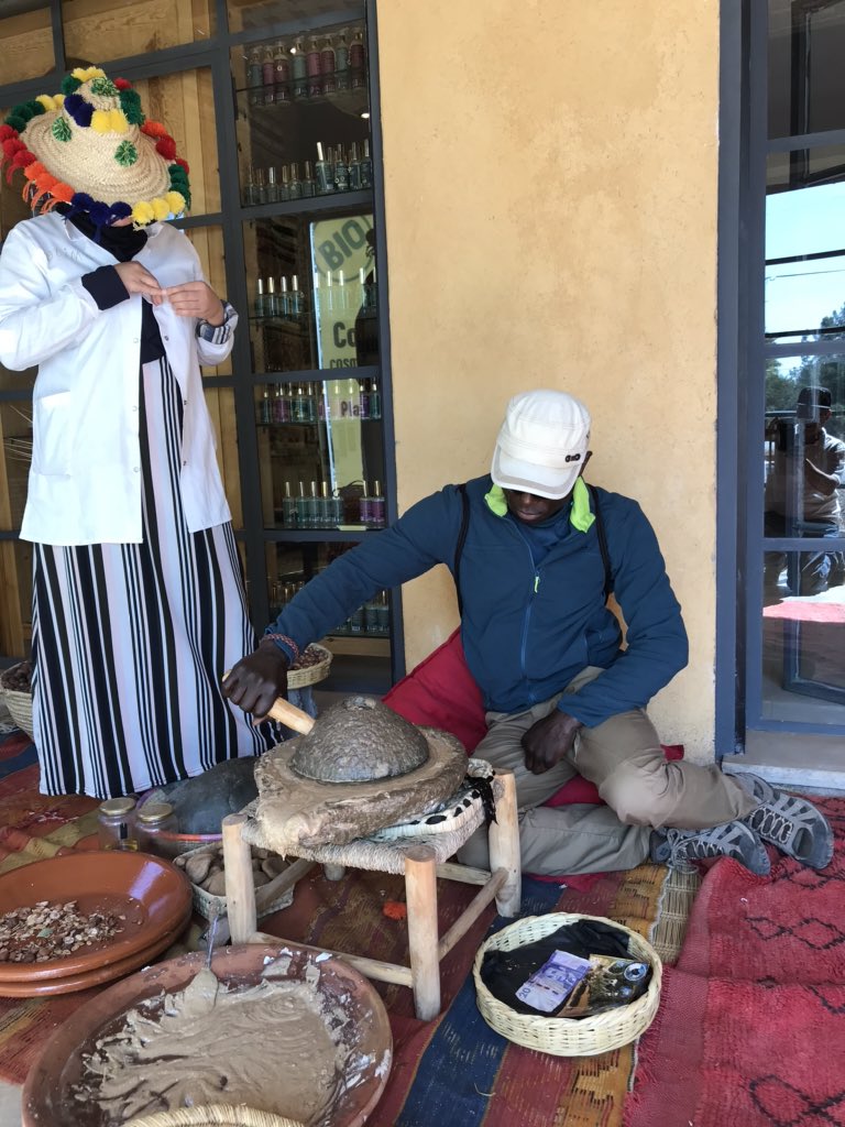 LutumbaP's tweet photo. Carnet de voyage. Visite du terrain au pays berbères du #Maroc: production de l’huile d’#argane et excursion dans la vallée de l’Ourika &amp; les montagnes de l’#Atlas. https://t.co/fSCfGXujGR