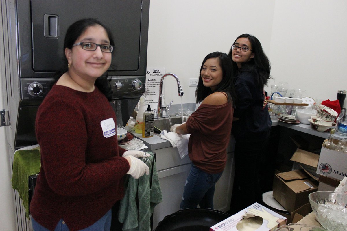 TheBridgeTC's tweet photo. Yesterday, these students from @StaggHighSchool #keyclub volunteered here on their day off from school. Thank you students for serving during our #DriveOutBullying Initiative and supporting local teens at #TheBridge #TeenCenter. #Thankyou #StudentsVolunteer #TeensServingTeens https://t.co/p45tXPY0s6