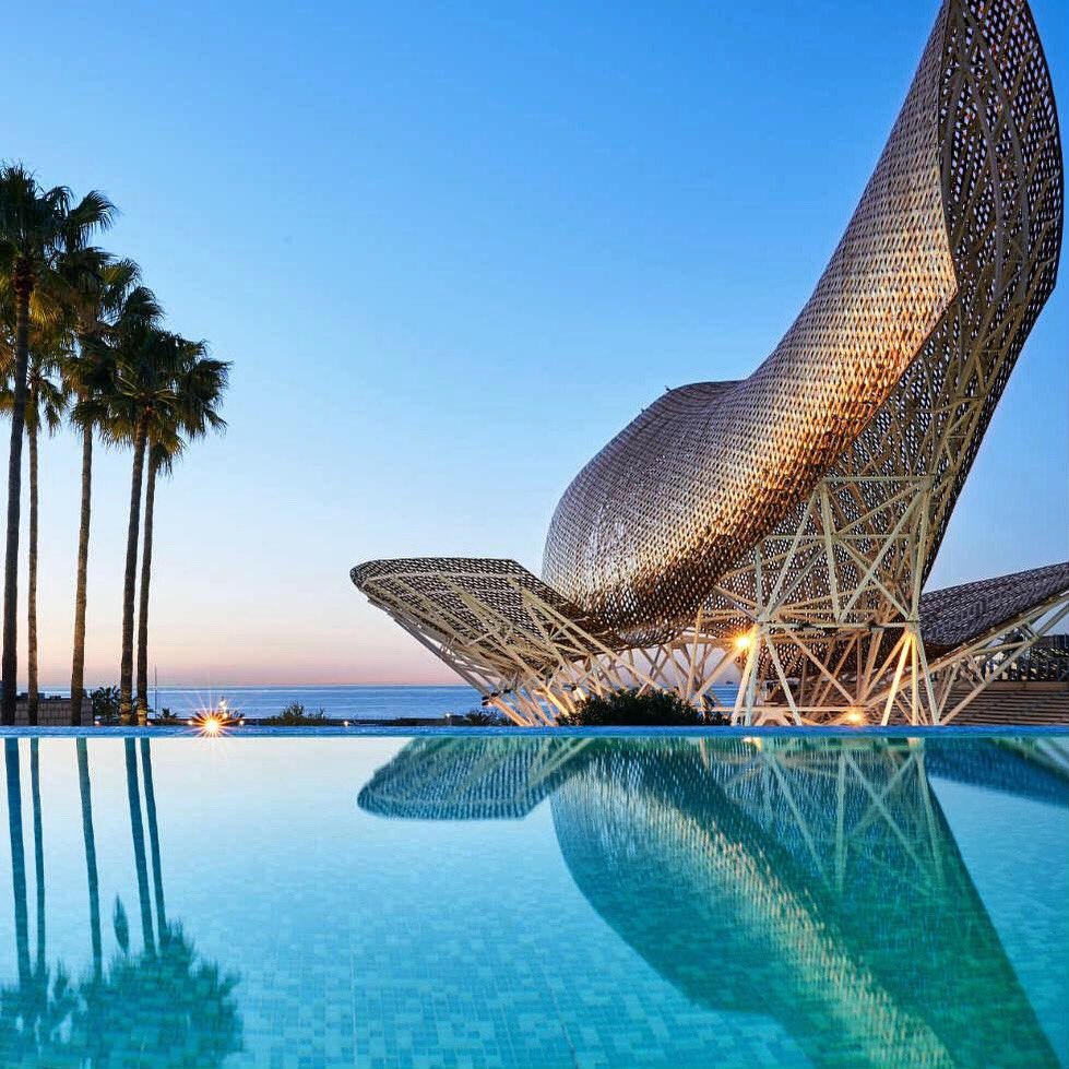 Two of the best pools👙💦 in Barcelona with panoramic beach are located at Hotel Arts Barcelona. Situated on the 3rd floor with gorgeous uninterrupted views👀 This is their newest adult only infinity pool. We suggest a beach stroll &amp; a swim! Who’s in? 🙋‍♀️ #800daysaroundtheworld