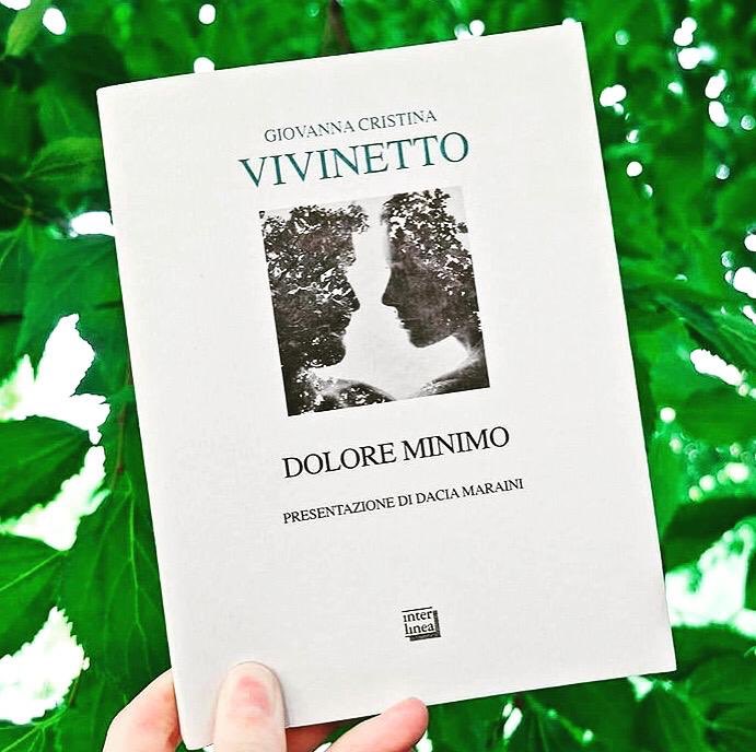 VIRGINRINGO's tweet photo. Oggi e' il #SocialBookDay e non sono sinceramente un gran "lettore" se non di libri musicali ma voglio consigliarvi lo stesso un libro di una poetessa.. #DoloreMinimo di @GiovannaCriVivi Buona lettura..
@Libreriamo #Book #Libri #poesia #arte #rocknroll 🎧🤘🏻 https://t.co/yEU961oTi5
