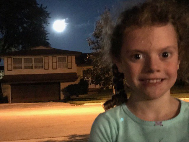 1mrsbedingfield's tweet image. Wow...so bright! 🤗Love that Nicole found the full moon last night! 🌚 #IvyHillLeague #BeYouIvy #sciencehomework