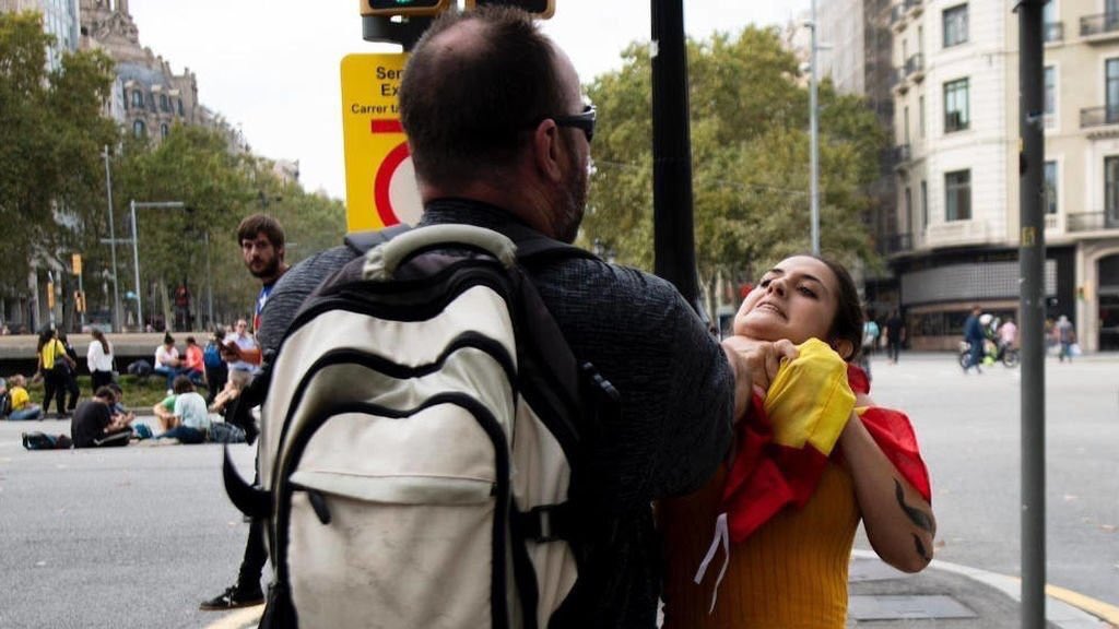 VIDEO: La inexistente República catalana en su máximo esplendor....¿ todo un modelo de DEMOCRACIA Y LIBERTAD ?... EG73SnNXUAETKKH?format=jpg&name=medium