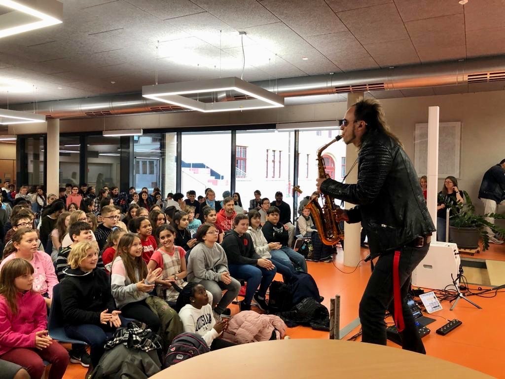 UL_Stiftung's tweet photo. 1/3 Heute fiel der Startschuss!

#HintermHorizontmachtSchule, ein Projekt der @UL_Stiftung wurde eigens für die Arbeit mit Jugendlichen aus sozialen Brennpunkten konzipiert. Im Schuljahr 2019/2020 kommt das Projekt erstmals nach #Pforzheim Calw und damit in den Westen!

#ULS https://t.co/TzS6eFMoa9