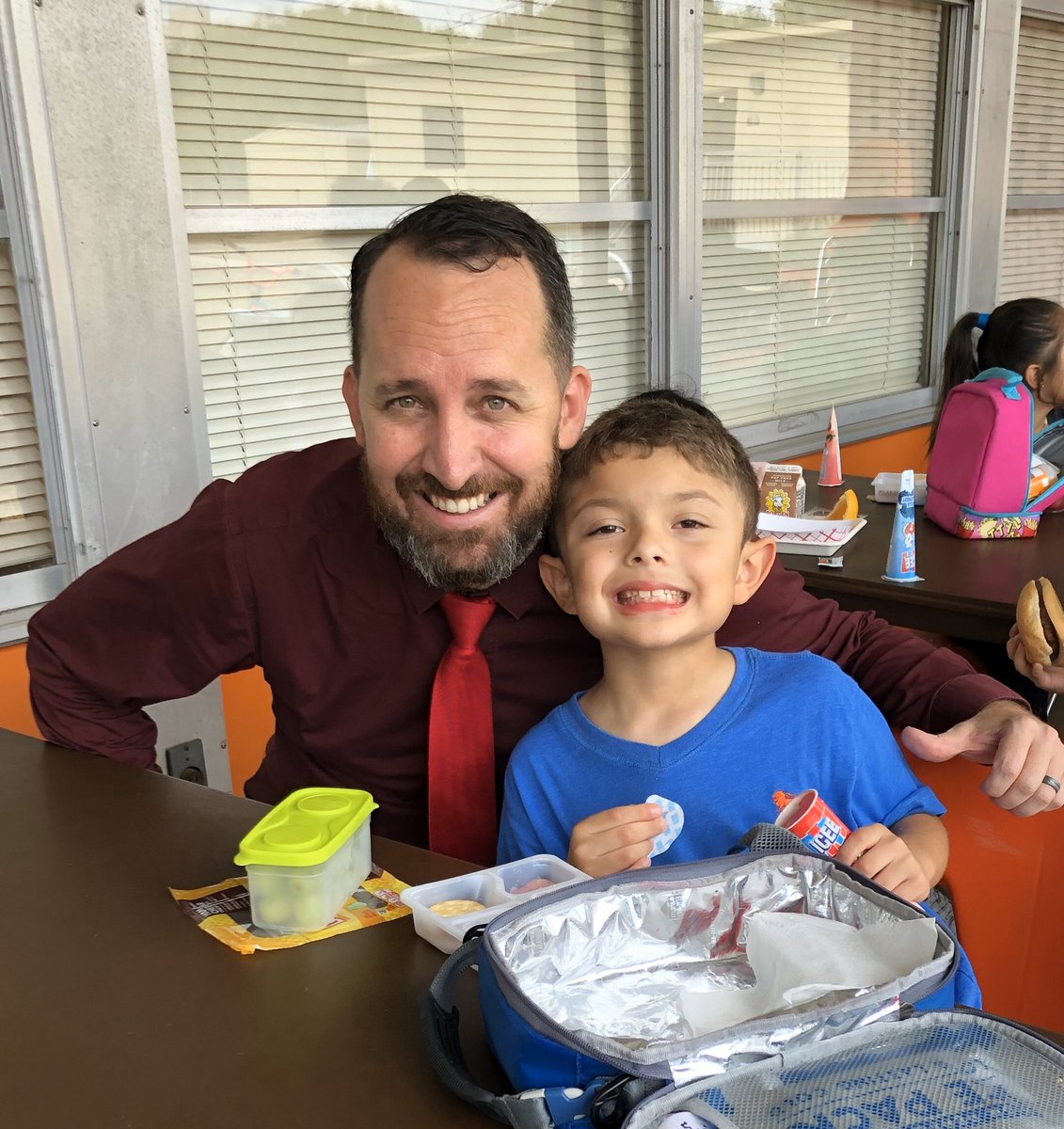 Look who got to have lunch with the principal for an Attendance Reward! 💙👶🏻💙
@StElmoMustangs @AISDElementary @AISDGameChangers