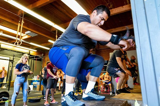 CPC_in_SB's tweet photo. Do you think @j_farias32 is focusing on his form or checking out his newest kicks? 🙃 Either way, both look great! #metconmaniac .
.
.
📸: @chrischansb
#crossfit #fitfam #healthylifestyle #community #fitness #santabarbara #motivate #motivation #moveeve… https://t.co/vaTZDef9Oq https://t.co/OwRqdMjCQ6
