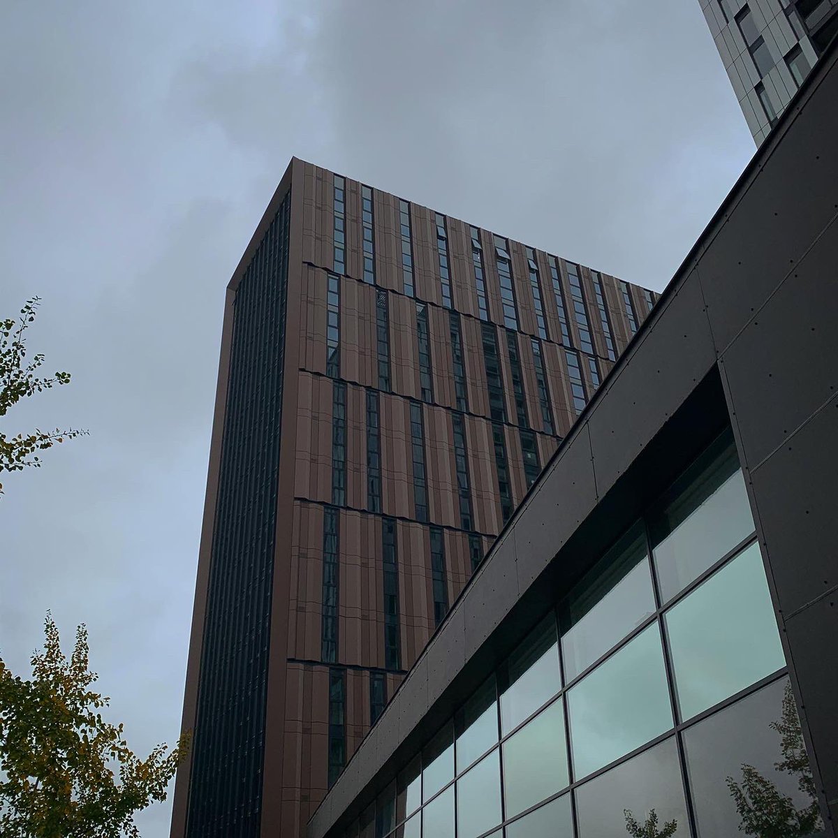 _designid's tweet photo. We visited Erie Basin in #Manchester today. @GRAHAMGroupUK are just finishing off for @Glenbrookprop and it is looking great! #thinkdesignengineer #structuralengineering @SheppardRobson https://t.co/6YvkAl5SA9