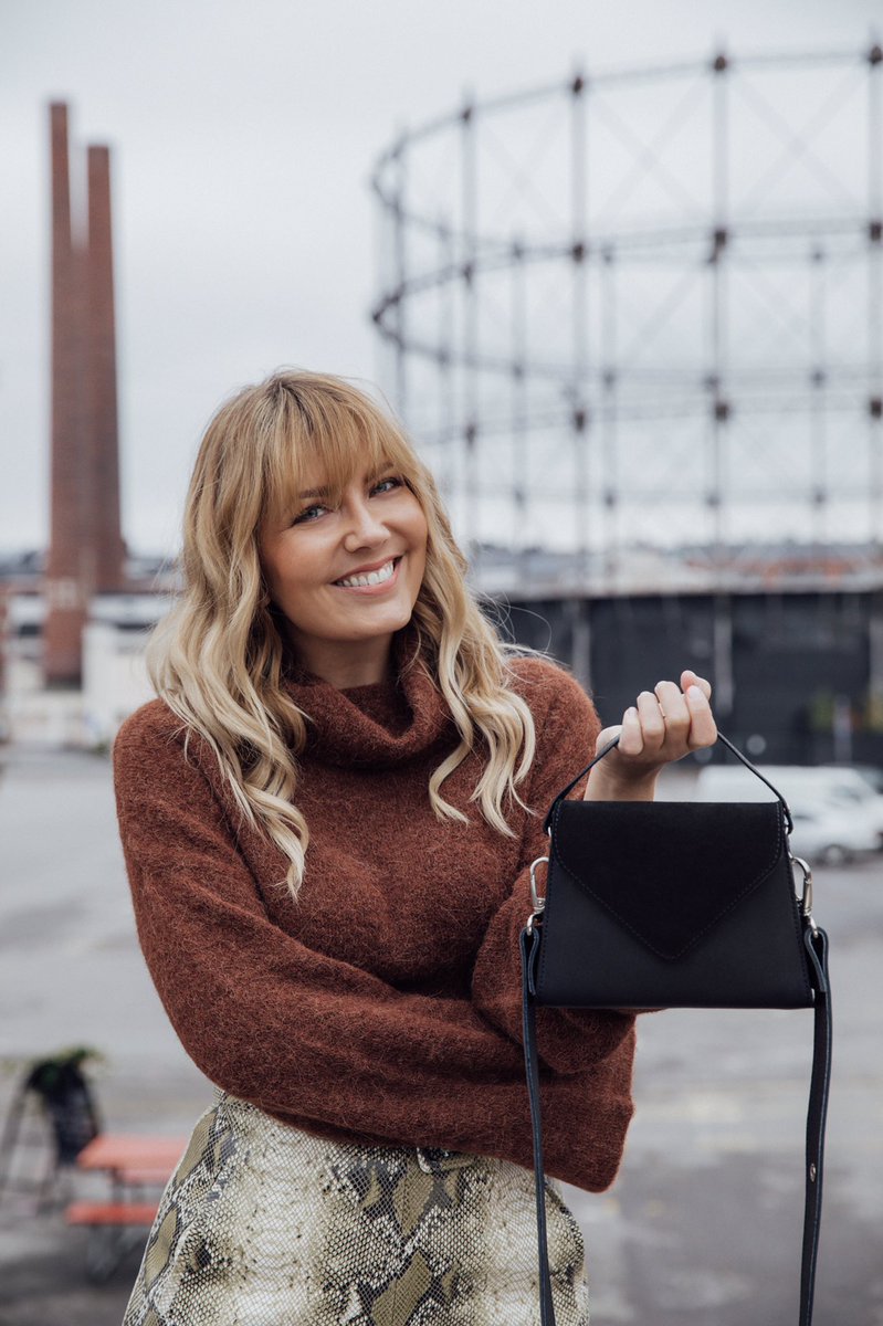 Tämmöistä on tullut puuhailtua viimeisen vuoden ajan. PIHKA x Jenni -laukkumallisto on nyt valmis 💓 Isompi on Roihu ja pienempi Hupi. Aika jännää!