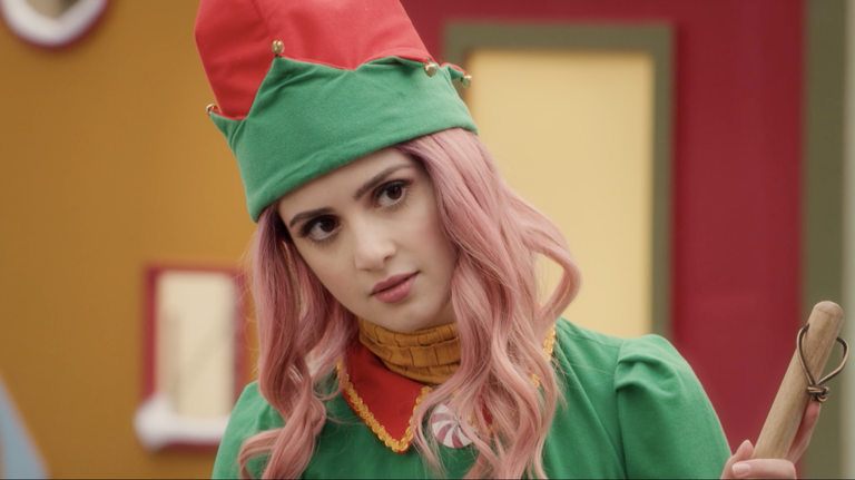 lmaranosource's tweet photo. Watch new scenes from the new movie "A Cinderella Story: Christmas WIsh" on our website.  https://t.co/5lBQw7dpp8

#laura #marano #cinderella #story #christmas #wish #laura #marano #gregg #sulkin #movie @greggsulkin @lauramarano https://t.co/wdGSnhMjO0