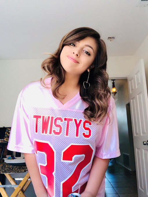 How do you like me in this cute pink @Twistys jersey ? 🥰 #PinkOctober https://t.co/bVCKxlbC3W<a class="tags" href="/tag/twistys">@twistys</a><a href="/tag/pinkoctober"class="tags"><span>#pinkoctober</span></a>