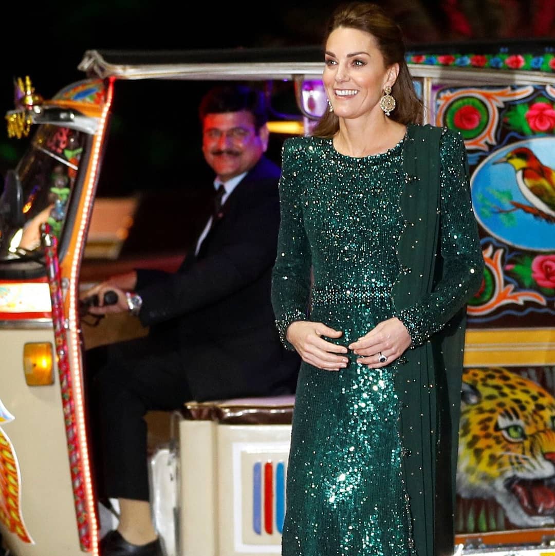 KingSiasi's tweet photo. #Duke and #Duchess of #Cambridge #Prince_William and #Princess_Kate_Middleton reached #Pakistan_Monument to know the great and versatile history of #Pakistan.
#RoyalVisitPakistan https://t.co/OrkIFICv8w