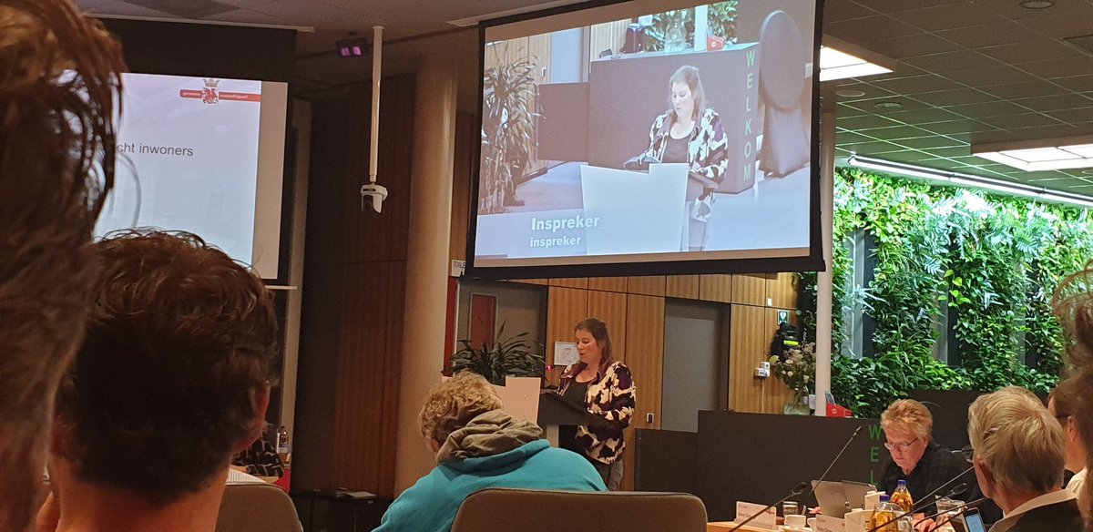 schaaij's tweet photo. Opnieuw raadsvergadering, met grote belangstelling uit Donkerbroek. De vernieuwbouw van de school wordt door vele partijen gekoppeld aan het dorpssintrum en het verkeersplan. De vergadering begint met een inspreker uit het dorp. https://t.co/9mj2wN00IQ