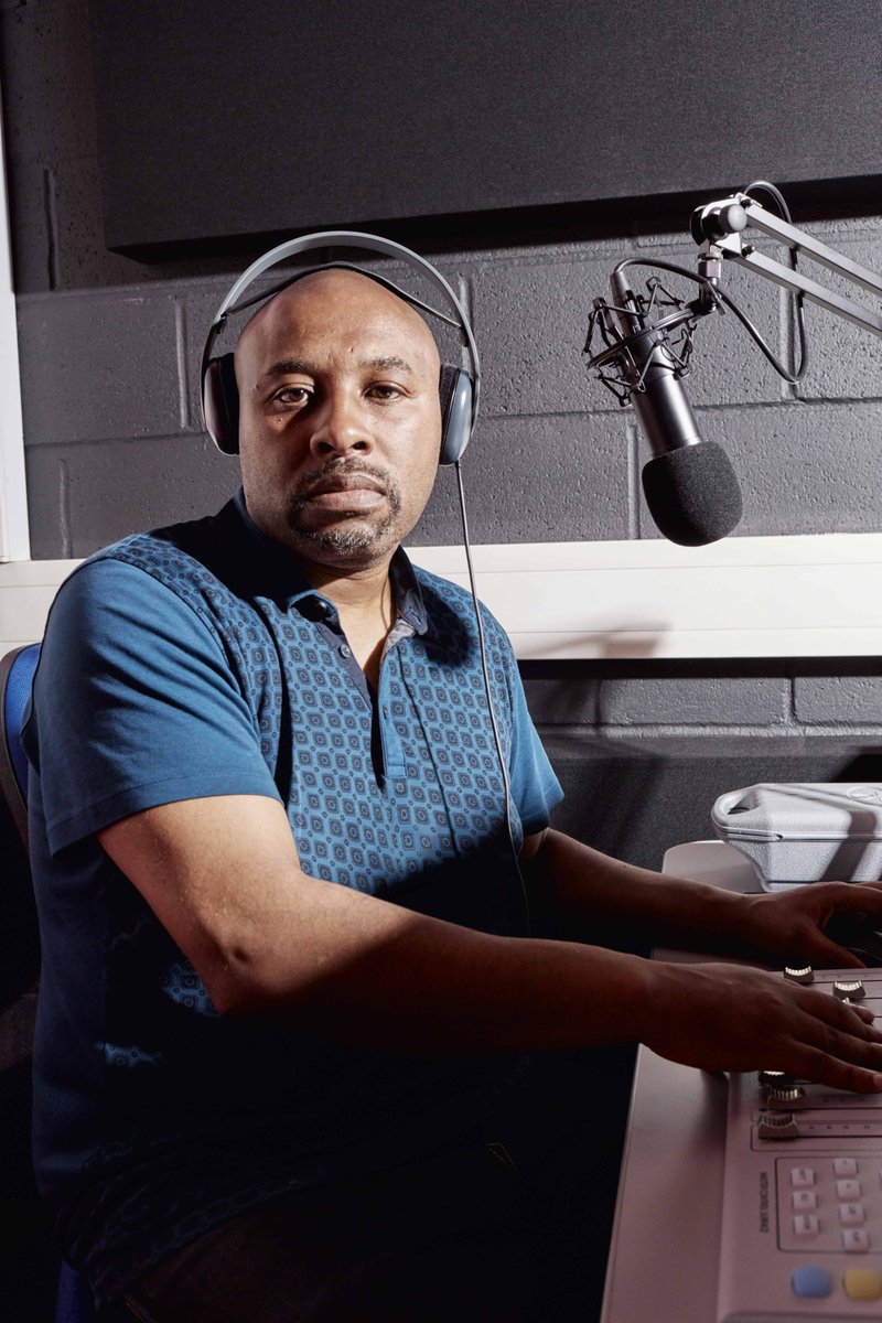 ProstateUK's tweet image. "I have two sons – both of them now know that they face a higher risk – not just because of our black ethnicity but also because of our family history.”  Godfrey, diagnosed in 2015 💙 

Click here to find out more about risk factors 👇 : 
 bit.ly/2XDlqWr