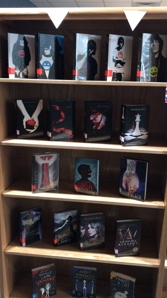 IndyHSLibrary's tweet photo. Haunting some shelves with @IndyNationLCPS! #independencehsva #vampires #werewolves #ghosts #zombies #horrorclassics https://t.co/vFjDQSXCLK