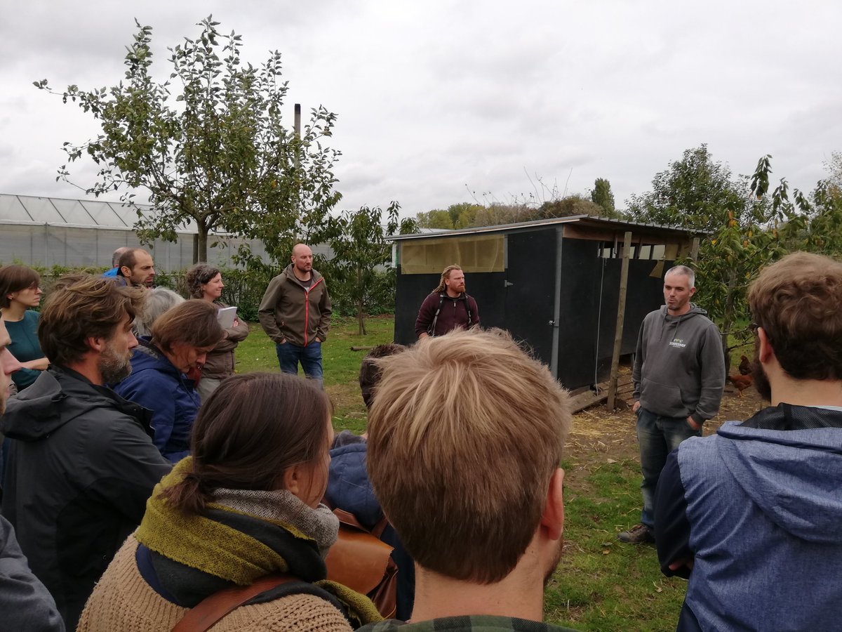 PaulBioforum's tweet photo. Veel volk op studiedag kleinschalige #biologische #pluimveehouderij met aandacht voor uitloop met #agroforestry, #fytotherapie, #mobielslachten, l#insectenkweek als diervoeding. @staveshof https://t.co/iif0khscBV