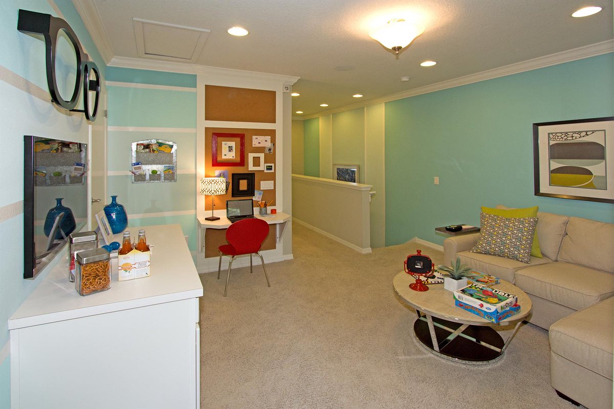 CompleteWall's tweet image. #Pastprojects

We love the accent wall in this living room.