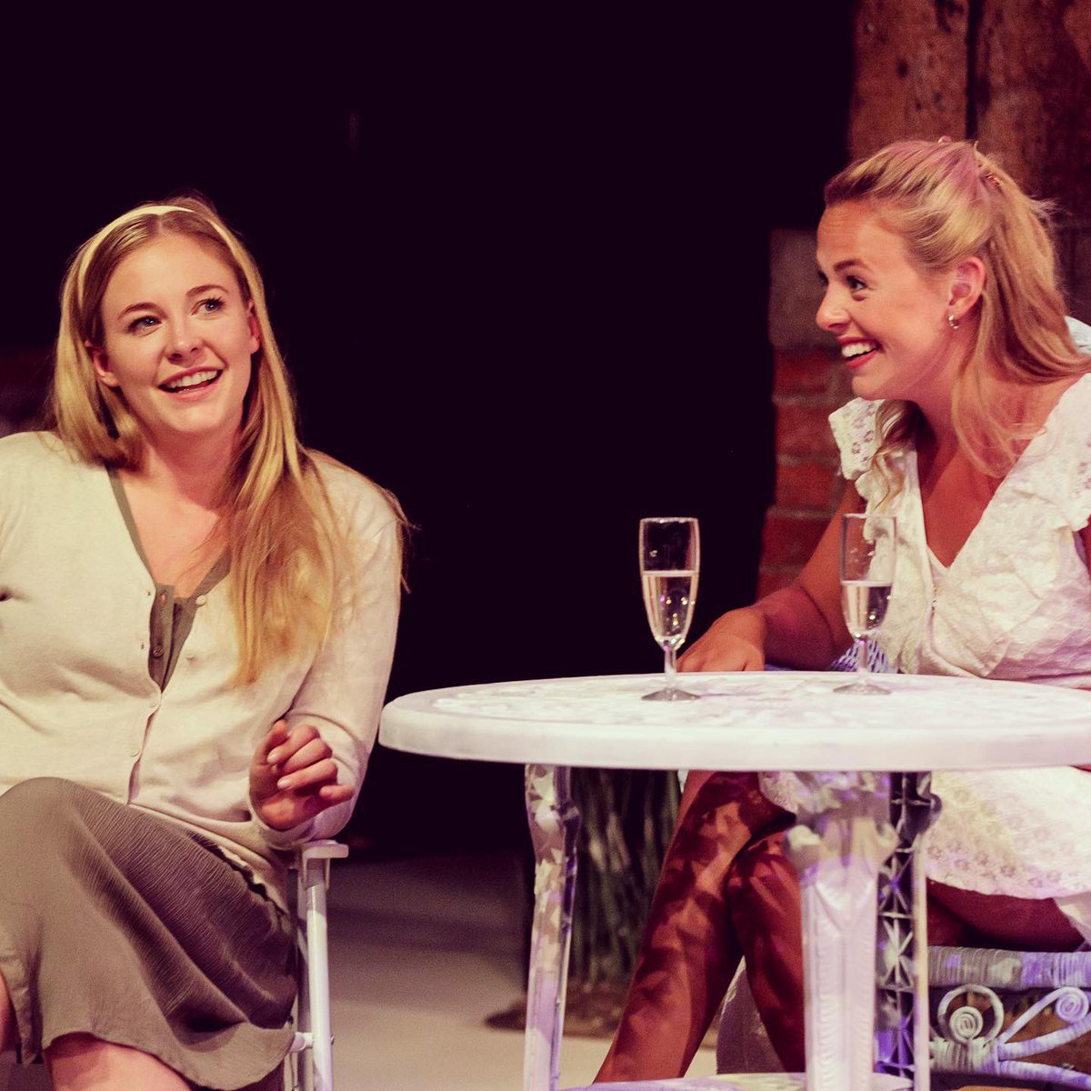 Me at the beginning of the week versus me at the end of the week 🤣 #actor #theatre #stage #womaninmind #actorslife #play #londontheatre #characterprep