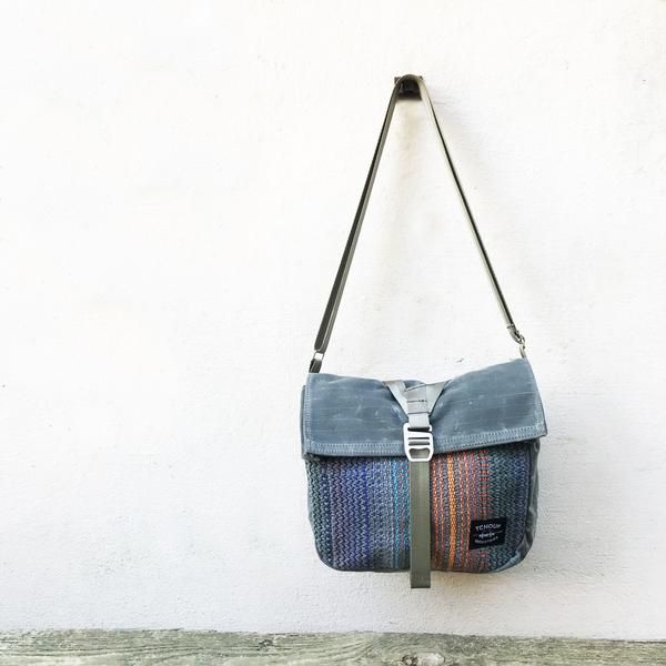 LOVE this beautiful, one-of-a-kind #crossbody bag from <a href="/tchoupbags/">Tchoup Industries</a> made from waxed canvas. 15% off code USALOVE. buff.ly/2RaN6i4 #Vegan #americanmade
