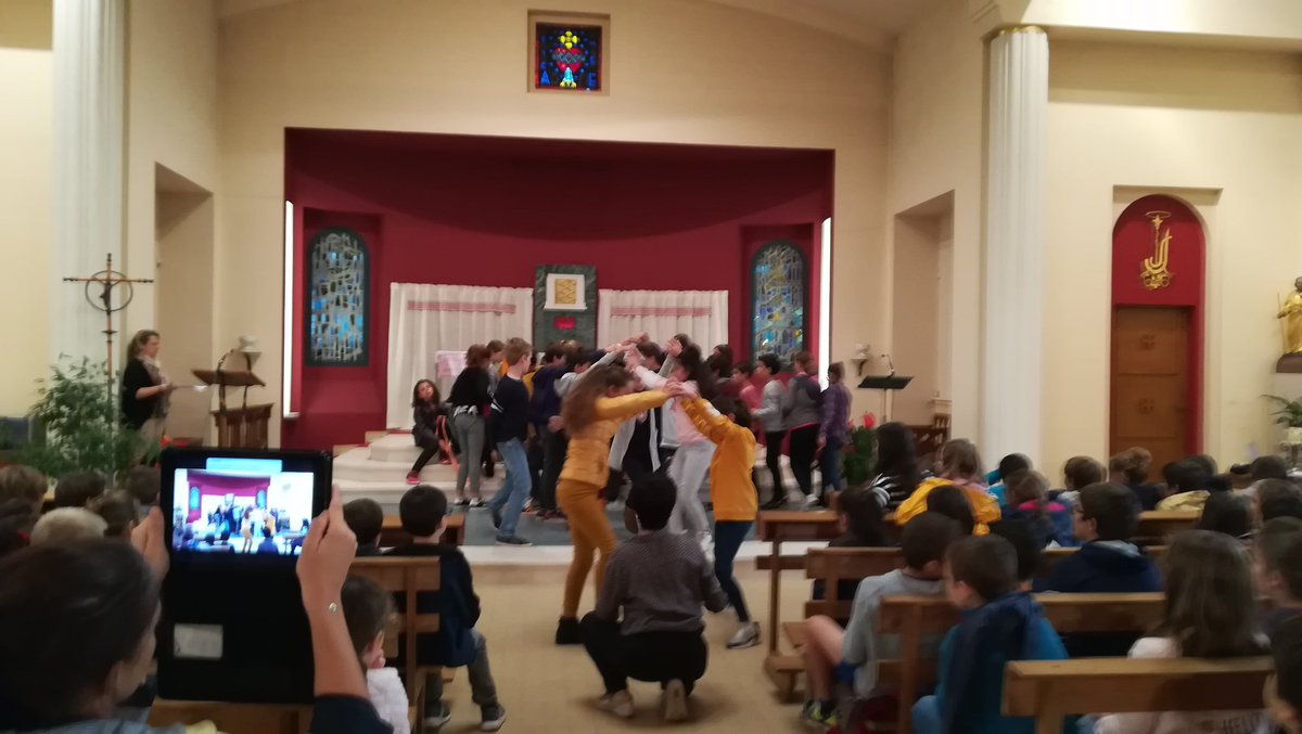 Notre kermesse missionnaire à Largenté aujourd'hui en faveur de Mother of peace, école Ursuline en construction au Cambodge... Tisseurs de liens... Guetteur d inattendu... sans la pluie...