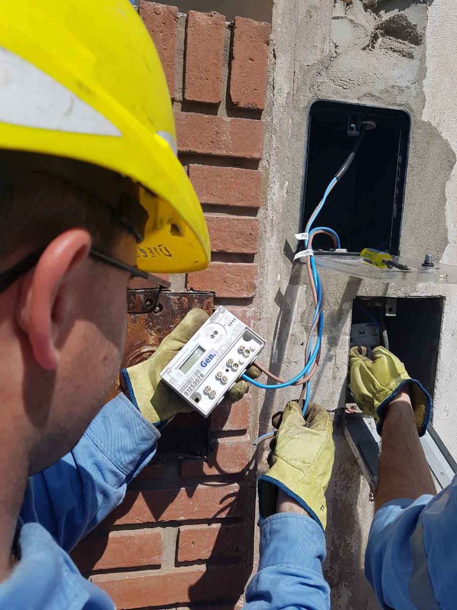 epeoficial's tweet photo. #Prosumidores en #Teodelina y #SantaIsabel ambas conexiones son residenciales con  1.5kW cada una💡➕conexiones que se suman al programa de generación distribuida N°1 de #Argentina  ✔Innovación ✔Cuidado del medio ambiente ✔Compromiso #RenovablesModeloSantaFe #EpeSustentable 🌱 https://t.co/JS3bWSlgpM