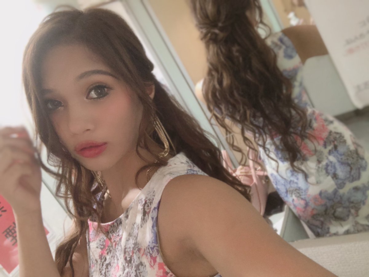 tachibanakei105's tweet photo. 最近ハーフアップにハマってる(  ˊ࿁ˋ )💛

#ヘアメイク #ハーフアップ #キャバクラ #歌舞伎町 #ホステス #橘けい #revju #donfin https://t.co/WURiNy7cGN