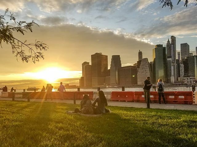 Sproxno's tweet photo. Watching the sunset from a hammock in Brooklyn Bridge Park after biking around Brooklyn and Prospect Park
#hammock #sunset #brooklynbridgepark #brooklyn #hammocklife #manhattanskyline #nyc #nycskyline #lowermanhatten #lowermanhattenskyline #eastriver #pโฆ https://t.co/U14zAaFfnI https://t.co/yCKxMFgTQo