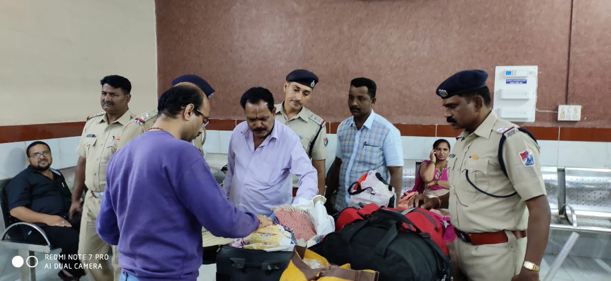 rpfsolapur's tweet photo. Security checking at Solapur railway station. https://t.co/P0OyPexYkZ