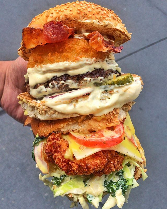 Eat clean to stay fit, try these burgers to stay sane! 👻
In Picture-
~Fall Chicken Sammy
~Blue Ring Bacon Burger
PS:- These Special burgers are only available at their Times Square outlet. .
.
.
📍 @schnippers , Times Square .
.
.
#Burger #ChickenSand… ift.tt/33I2Krh