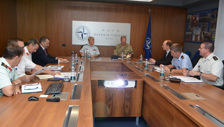 NATO_DefCollege's tweet photo. The Deputy Supreme Allied Commander Europe designate #DSACEUR Lieutenant General Tim Radford pays a visit to the NDC welcomed by our @NDC_CMDT, Dean and senior leaders.
@SHAPE_NATO @BritishArmy🇬🇧 @NATOpress @NATO
#WeAreNATO
https://t.co/dsSKWf4Qap https://t.co/8eXjMmnT1u