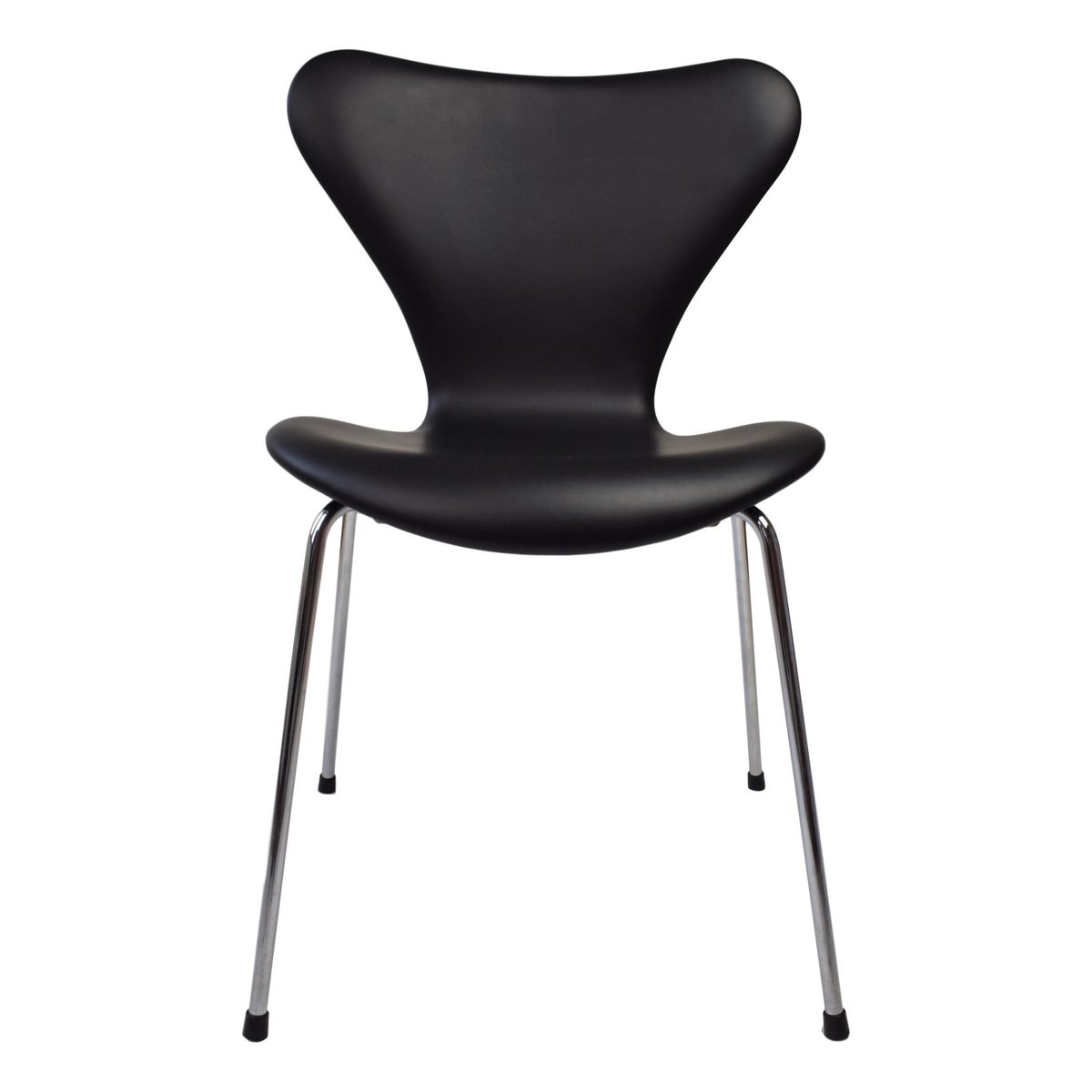 webbsmidcentury's tweet photo. NEW ARRIVAL: We just got 100 original model 3107 Seven series dining chairs by Arne Jacobsen! The chairs are getting new Noir leather upholstery from Sørensen Leather and are available for sale on the website. Worldwide delivery and VAT-free shopping for non-EU customers. https://t.co/jsVw1jzCNk
